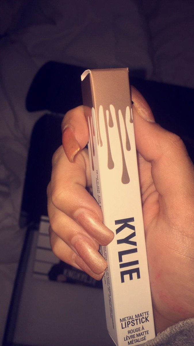 QueenofKardash's tweet photo. Look what came 2 days early!!! @KylieJenner @kyliecosmetics I'm in LOVE with Heir! It even matches my nails 😍 https://t.co/VD8WyQodkx