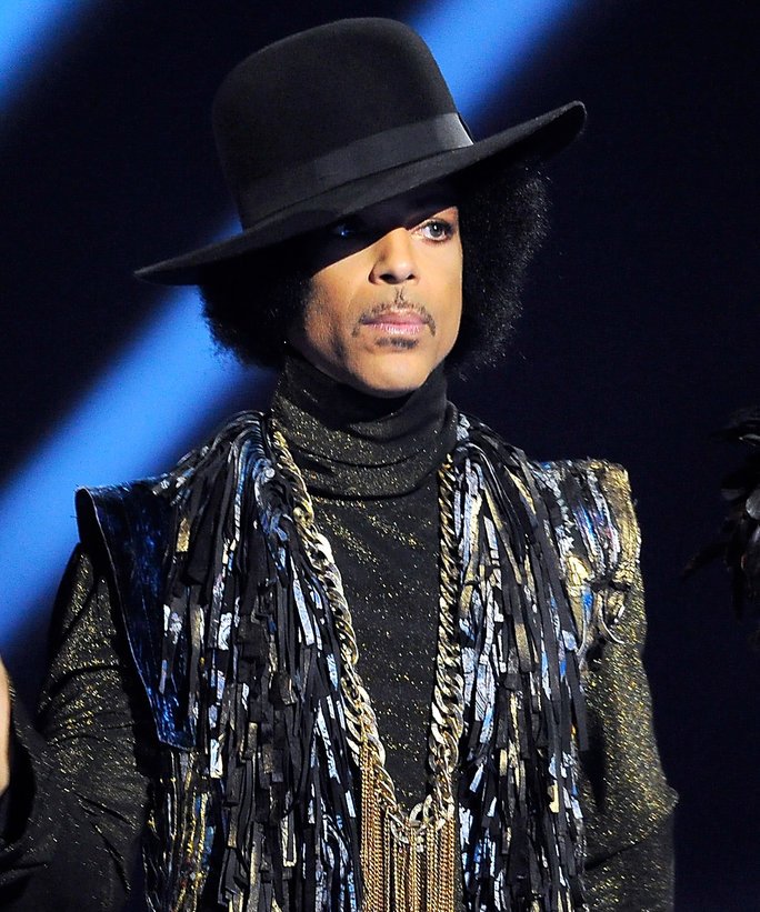 BREAKING: Iconic musician Prince is dead at 57, stars flood social media with condolences: instyle.io/vKCt6hL