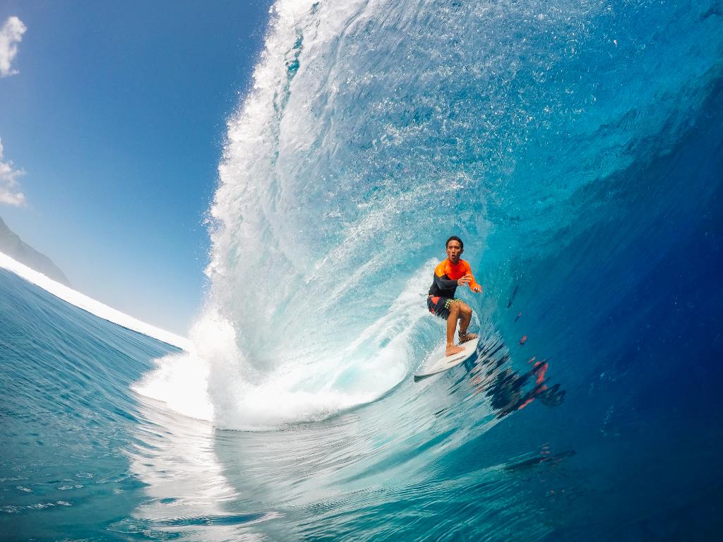 GoPro's tweet photo. Photo of the Day! @bibby_pics back at it again during the biggest swell of the year! Great work! #GoPro #GoProSurf https://t.co/ELTGHC0kCl