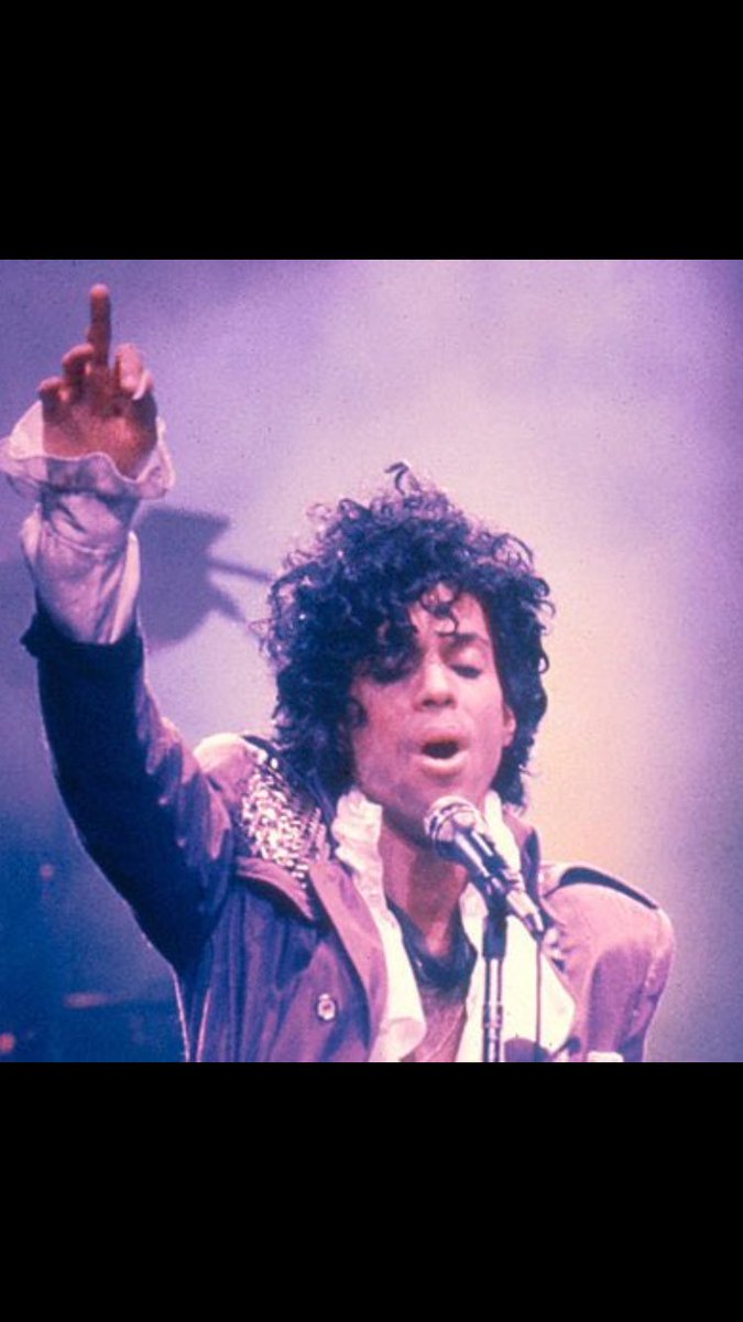 mallymaxwell's tweet photo. RIP prince shocking news legend #RIP #Prince https://t.co/3r2Njjb0IJ