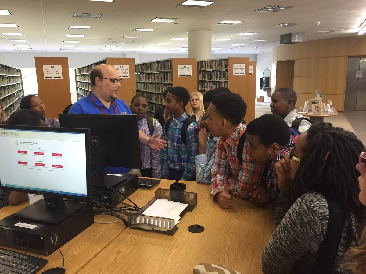 K_Clowdy's tweet photo. We're learning how to use the library catalog! #birminghampubliclibrary #Pgms #jefcoed @JEFCOED https://t.co/8ahltMz9ra