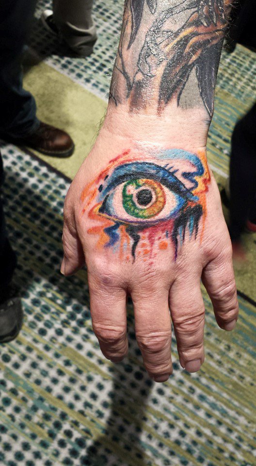 !WaterColor Eye #Tattoo #watercolorstyle #saginaw #saginawmichigan #eye #eyeball #hand michigantattooartist.com/2016/04/21/wat…