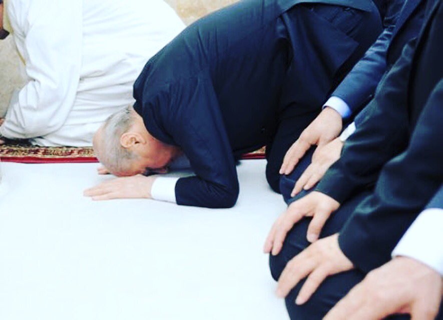 Lider bir tek ALLAH A eğilir...!!! 
Hayırlı cumalar