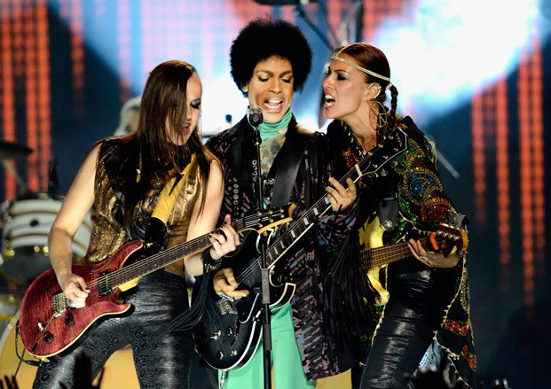 GuitarWorld's tweet photo. Breaking: Prince Dead at 57 https://t.co/8VfZJDW3qi #Prince https://t.co/suMD6r5iGj