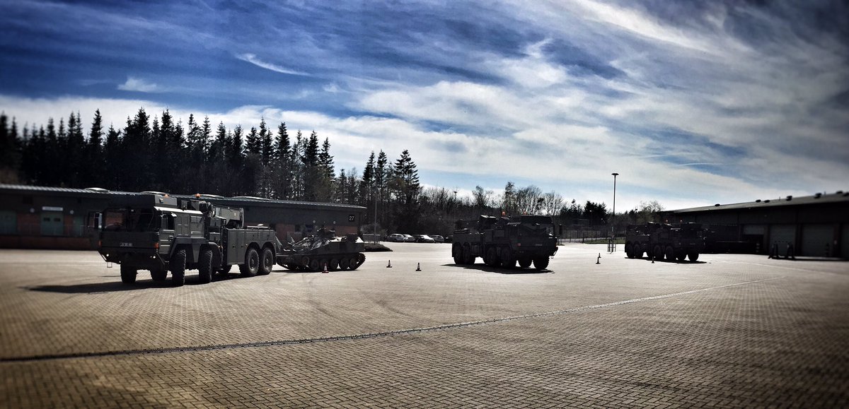 1CSBnREME's tweet photo. #ConstantTraining #AlwaysReady Recovery Mechanics making sure they are the best they can be #DemandHighPerformance https://t.co/pZkvG97qRS