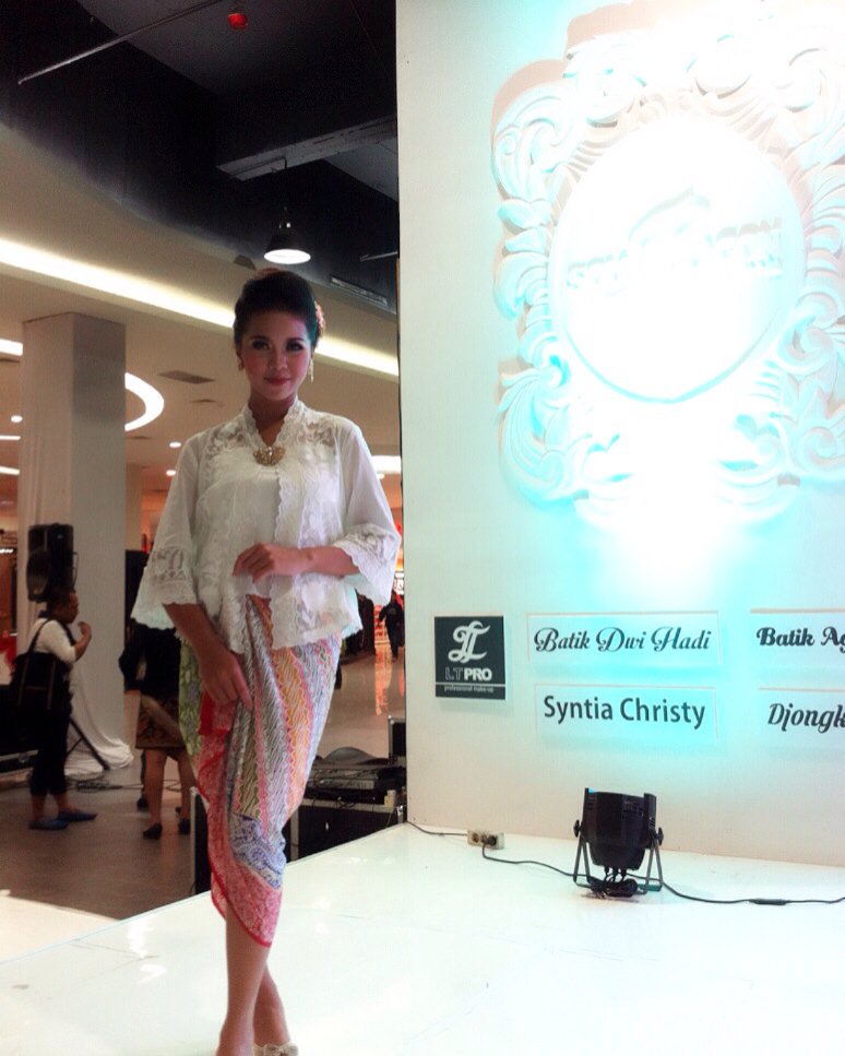 jerryathia88's tweet photo. 21042016
Tribute to Kartini #hosting #soloparagonmall #done #thxAll https://t.co/p8YEbTaPZW