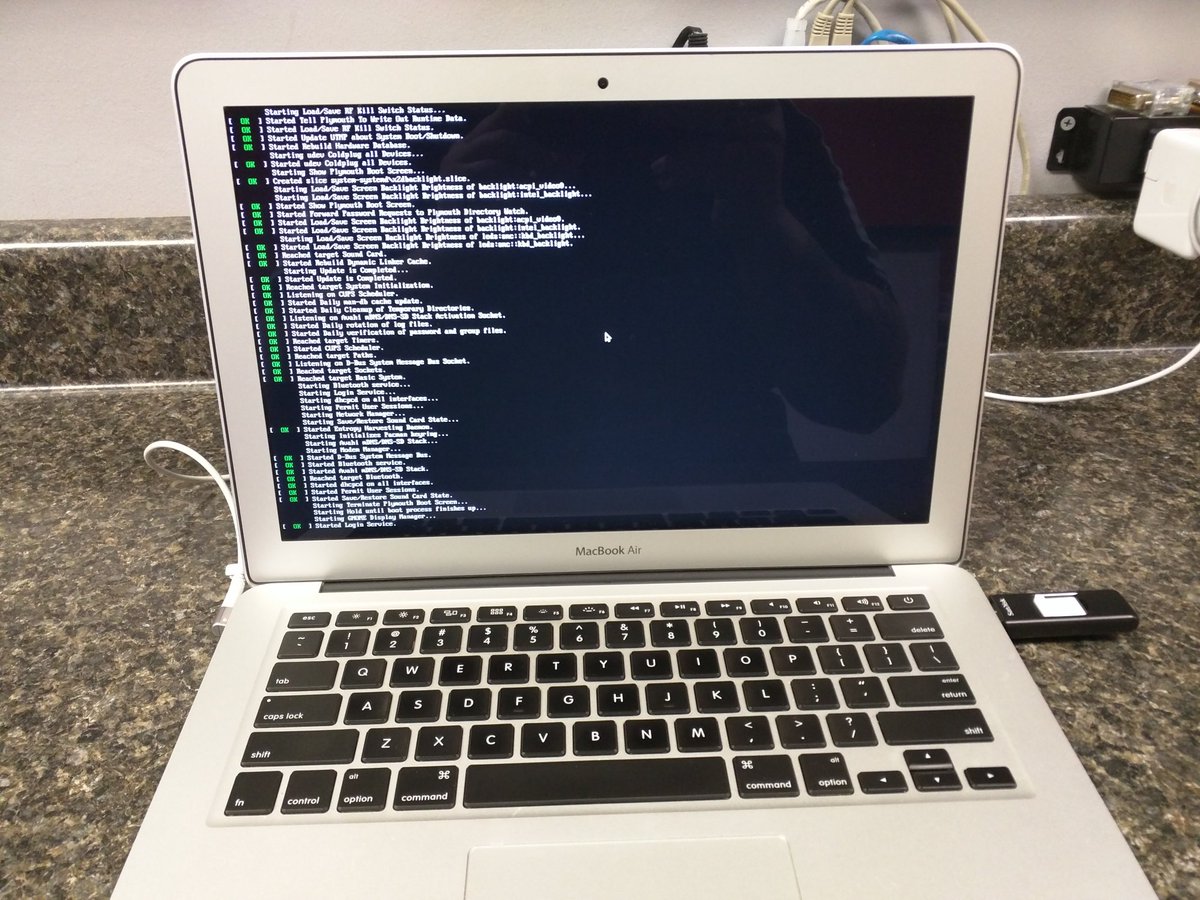 Bart_The's tweet image. It&apos;s going well so far.  #apricityos #arch #linux  #macbookair