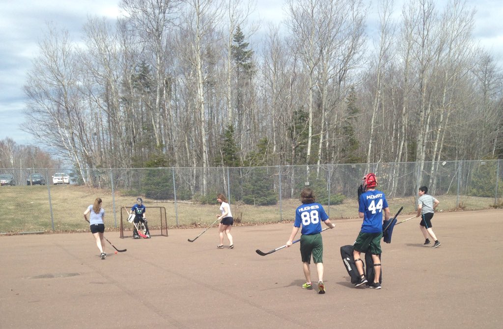 Praught19's tweet photo. Great day for some ball hockey #PE401 #Wellness πβοΈ https://t.co/CtirDIjI3y