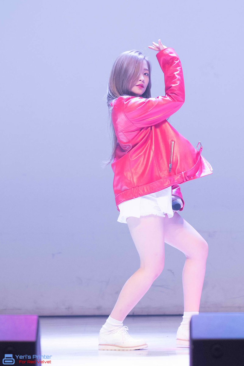 taengseulrene's tweet photo. It's only been a year but Yeri's already slaying us so hard. #400DaysWithYeri https://t.co/nvwnVYu1Lt