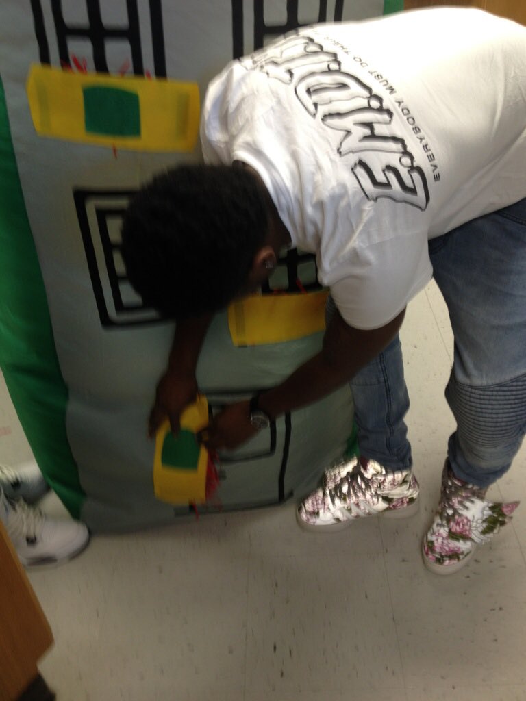 TheEmPOWERS's tweet photo. Did you know that air can escape from lots of places in your home? @NorthPointHS sure know that now #EarthDay2016 https://t.co/qR515a1CXZ