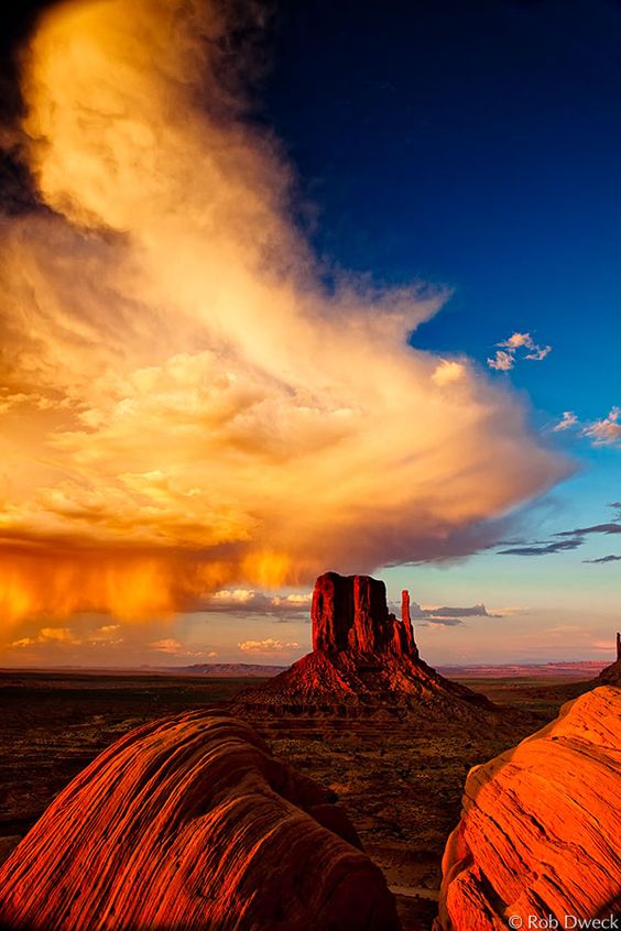 earth___planet's tweet photo. Monument Valley Navajo Tribal Park, Arizona #USA
photo by Rob Dweck https://t.co/OrROBFCdjB