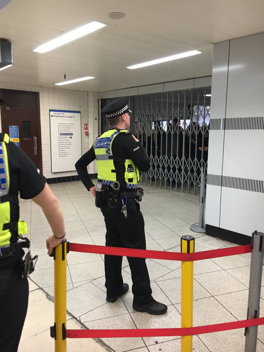 DanielleStone1's tweet photo. Highbury and Islington station what is going on. Insanely busy. #tfl #delays https://t.co/lZrzIOoxJe