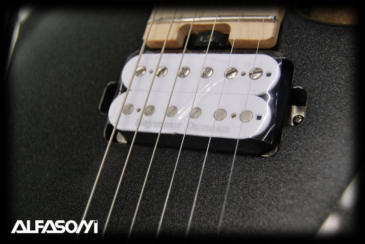 alfasoni's tweet photo. #Chavel Pro Mod San Dimas Style 1, HH, HT, Metallic Black. Seymour Duncan JB Humbucking https://t.co/HVJwjIbyvR https://t.co/K7GeL7zdd4