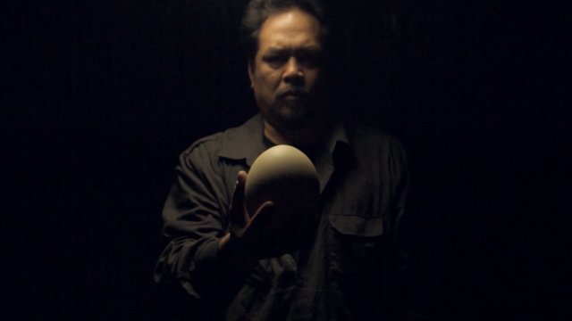 READ: SF high schooler documents his uncle, an ex-convict who now carves on eggs blogs.kqed.org/filmschoolshor… #SFIFF