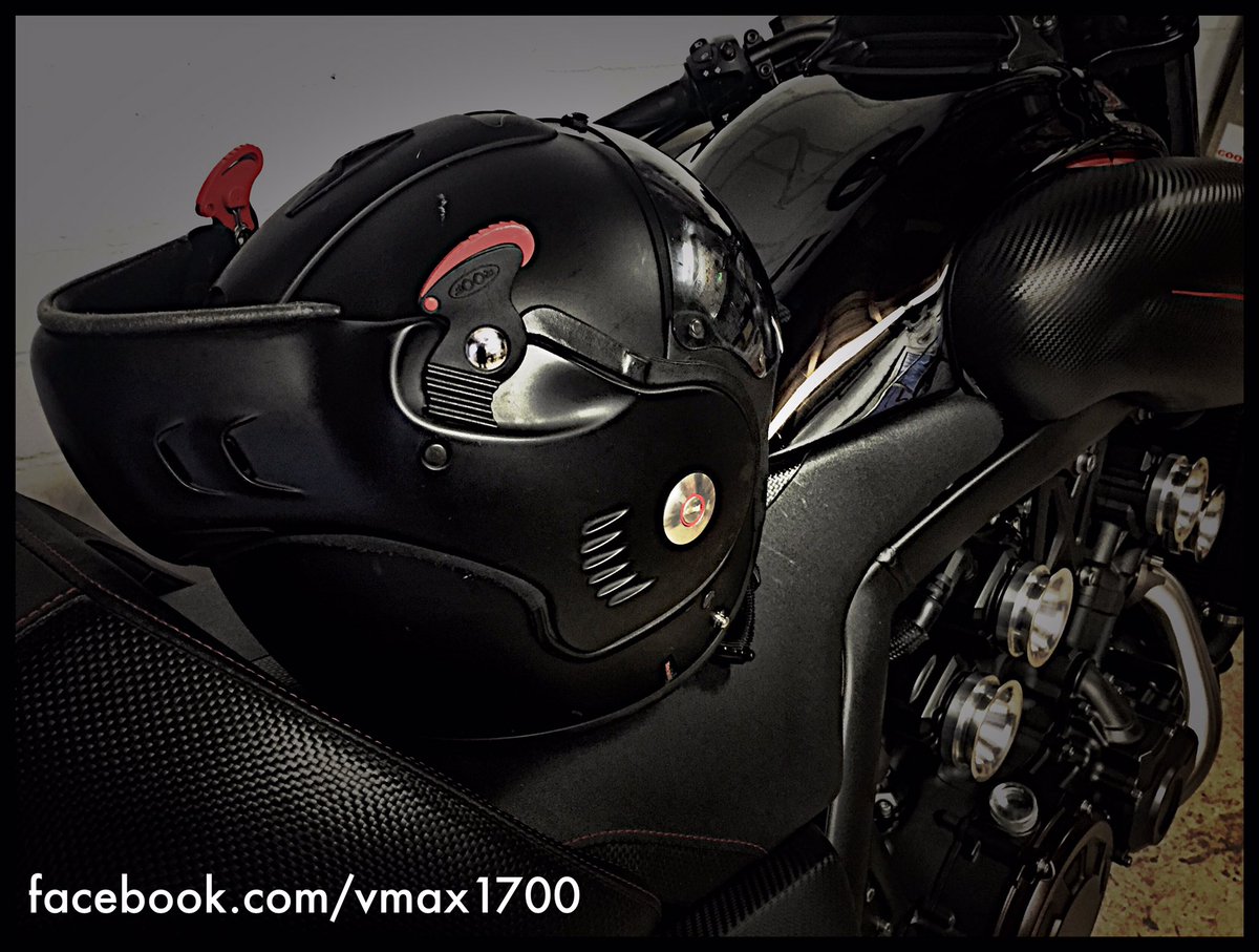 vmax1700NL's tweet photo. @Roof_Helmets #roofhelmet #roofboxer #roofhelmets #vmax1700 https://t.co/Wdi0PDsUdy
