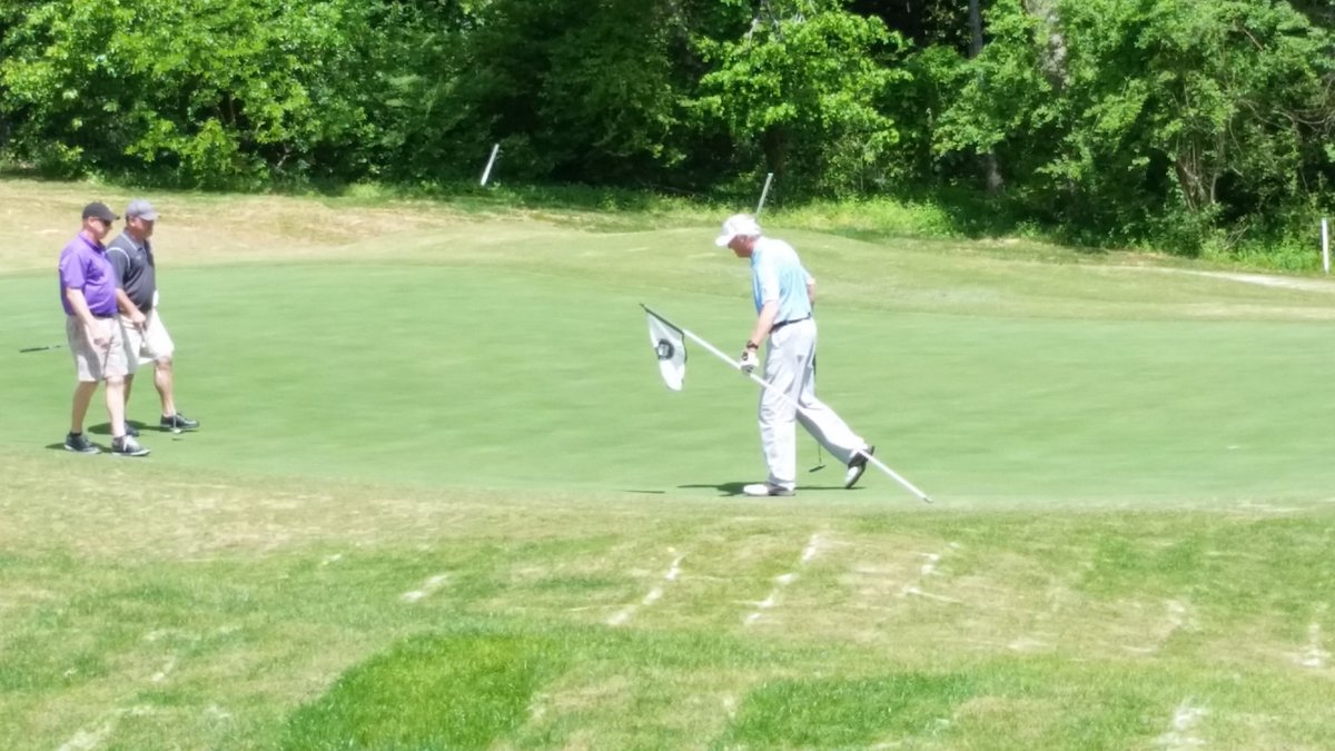 Foster_Football's tweet image. Having a blast w/ @SCFootballHOF @playgreenvalley #SCFHOF16 #GolfOrGun