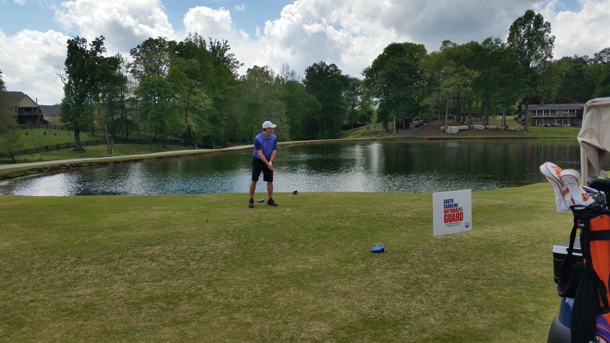 Foster_Football's tweet image. Having a blast w/ @SCFootballHOF @playgreenvalley #SCFHOF16 #GolfOrGun