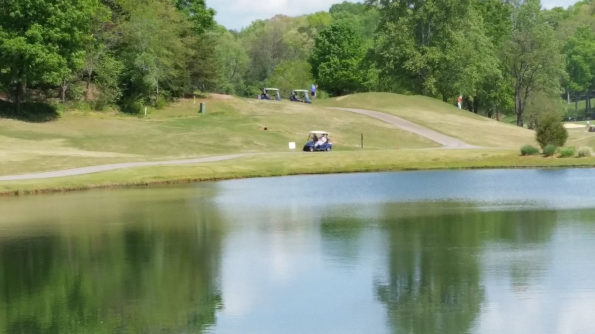 Foster_Football's tweet image. Having a blast w/ @SCFootballHOF @playgreenvalley #SCFHOF16 #GolfOrGun