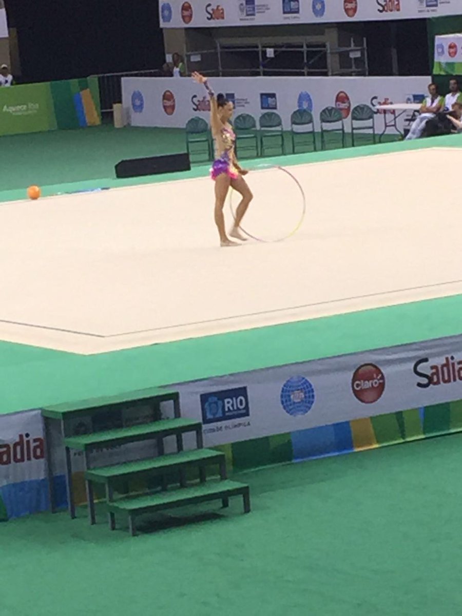 AqueceRio's tweet photo. #Ginástica em família rolando! A alemã Jana Berezko, que é treinada pela mãe, se apresentando! 👪 #EventoTeste https://t.co/QHZvsd8i01