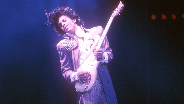 BlackoutsBox's tweet photo. I just learned my favorite artist in the world died - #RipPrince  57? No signs of sickness #wtf ? https://t.co/MiW0LfspZX