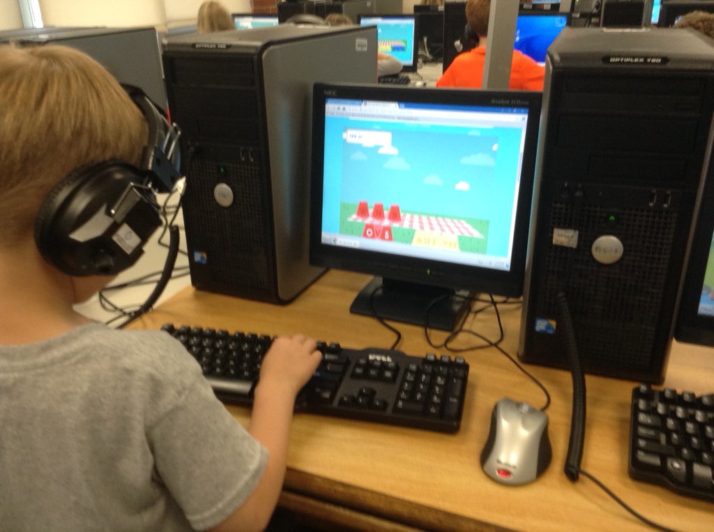 RusComputerlab's tweet image. Kindergarten perfecting those keyboard and mouse skills! Getting ready for 1st grade. @VogelweidsClass @RUSBLVD