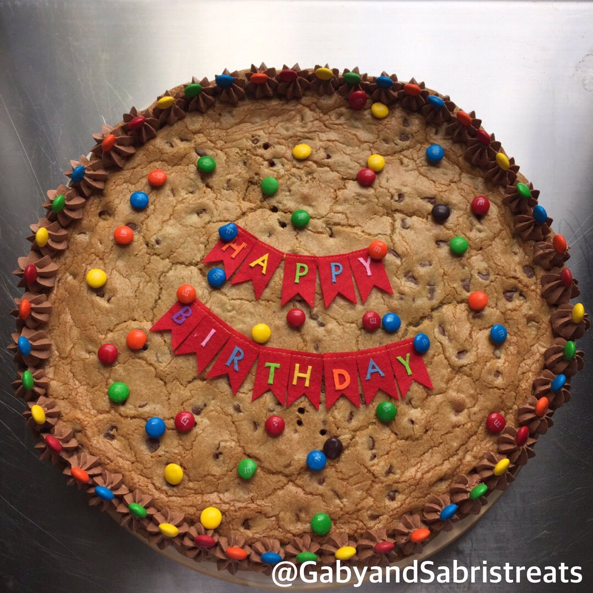 Giant Chocolate Chip Cookie! #gabyandsabristreats #chocolatechipcookies #colors #texture