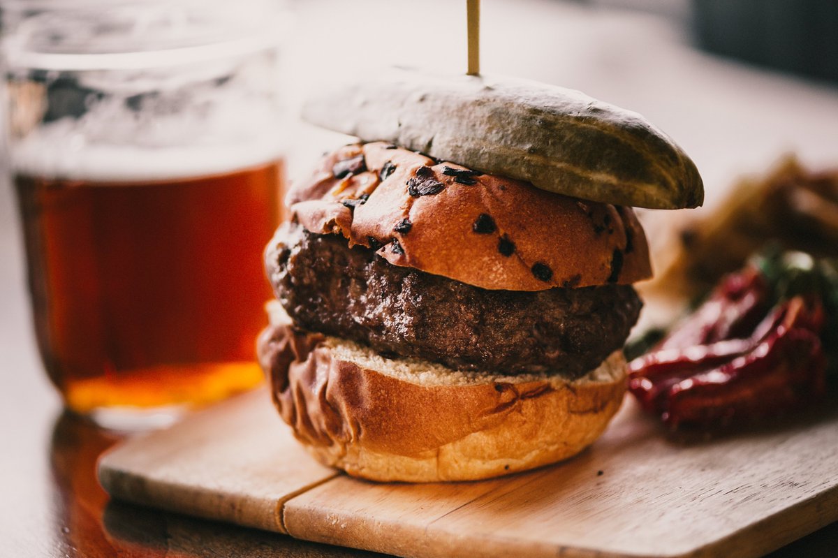 LJs_KatLounge's tweet photo. It's #BurgerNight at #LJsRestaurant Enjoy our infamous Burger &amp; Fries for just $10 #HagerstownMD tonight only https://t.co/gr1203W3LY