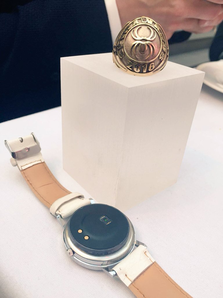 esites's tweet image. Trots op Gouden SpinAward, mooi juryrapport: ow.ly/4mXaLO #SpinAwards #zinineenfeestje #blij