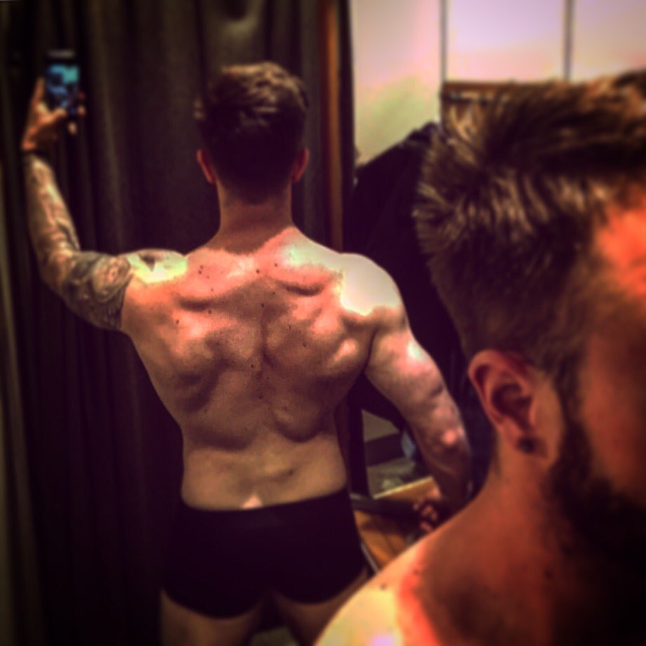 FitGuruLuke's tweet photo. @FitGuruLuke @FitGuru_dave @FitGurusApp @muscle_fitness @MensFitness #backday #eatclean #consistency https://t.co/crAW2jL89P