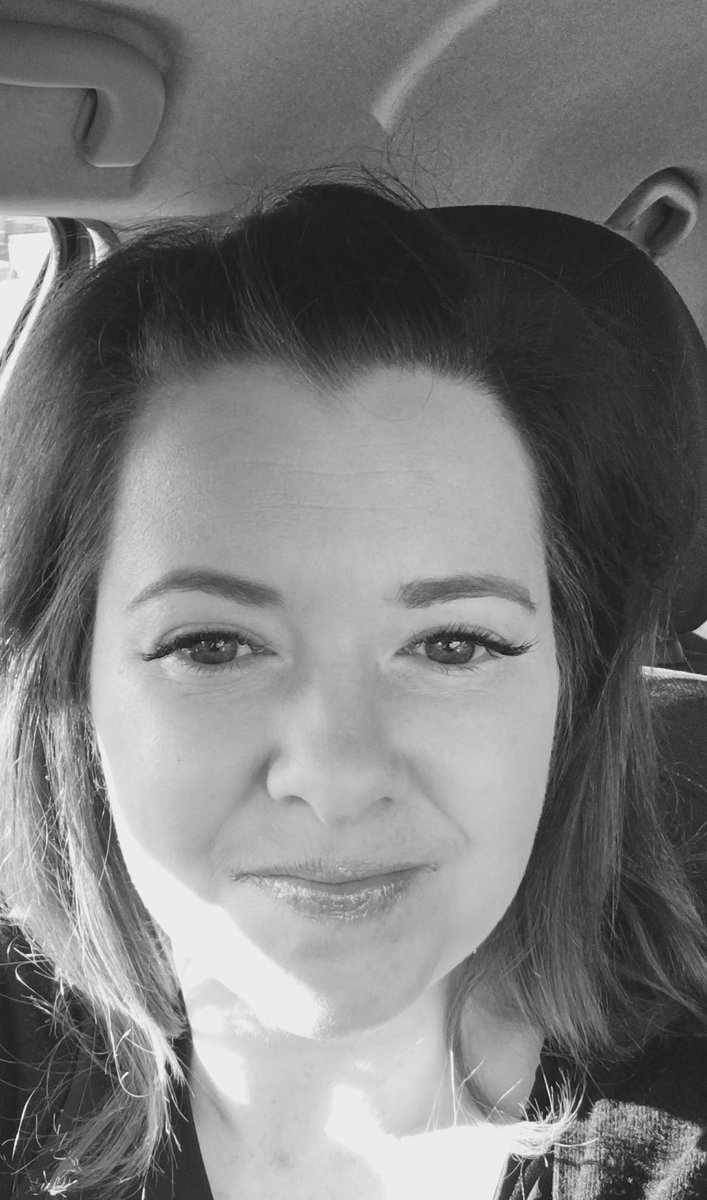 julesmccabe's tweet photo. #freshlashes #bedheadhair #stuckintheofficeallday https://t.co/iFJcfM5OM4