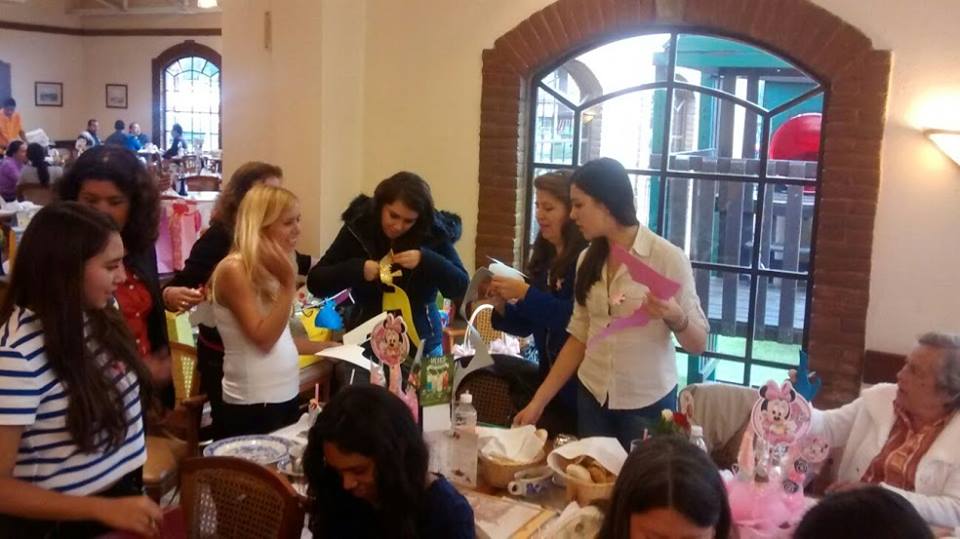 festababymx's tweet photo. #BabyShower en @solosanborns? Con #FestaBaby es posible! Nos adaptamos a tus necesidades|Nerida la pasó muy a gusto. https://t.co/Rj8Ii2iqkK