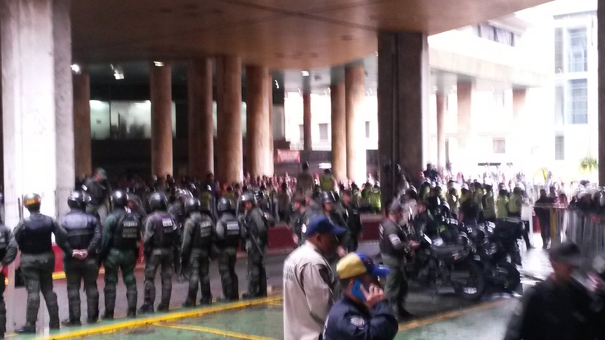 lauRangelvzla tweet picture