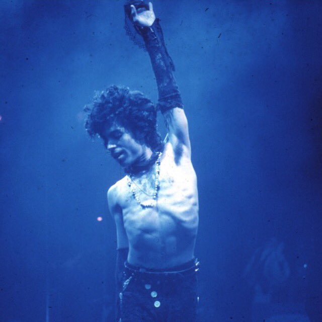 justsanaa's tweet photo. Thank you beloved #Prince for inspiring and electrifying us with your amazing awesome and unparalleled artistry 🙌🏾 https://t.co/xxINw2AsUL