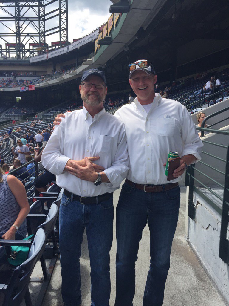 ISE at the Braves. Who wore it best ....
