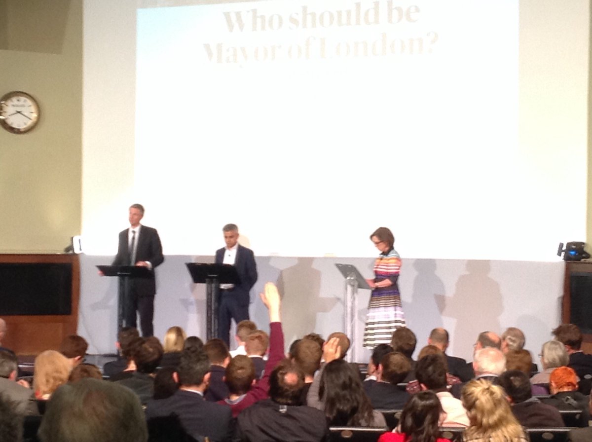 inmidtownbuzz's tweet photo. 10 minutes to go at #ESMayoral with @ZacGoldsmith and @SadiqKhan https://t.co/WZmBq8cExg