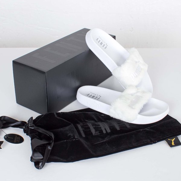 RihannaFrance's tweet photo. #CONCOURS - Gagnez cette paire de PUMA FUR SLIDE. Retweetez ce tweet et suivez-nous pour participer. Tirage le 24/04 https://t.co/vhu9DkLpPx