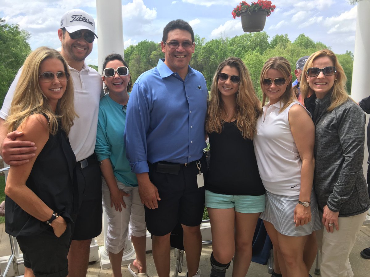 ApolloLawFirm's tweet photo. The crew with @RiverboatRonHC. @LegacyTalentCEO @mimisabates @N_Rauscher @ALegalGamble @LauriEberhart https://t.co/cMArvAdtWe