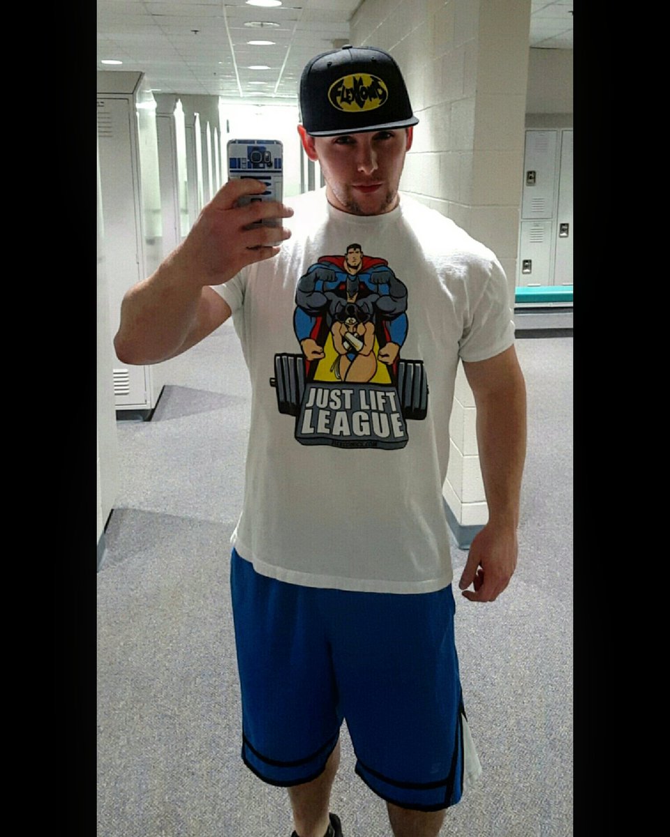 etwich_flexin's tweet photo. Get your #JustLiftLeague shirts and #BatFlex hat from @flexcomics. Use code BMAZ for 10% off your order. https://t.co/OpS4mh5Sz1