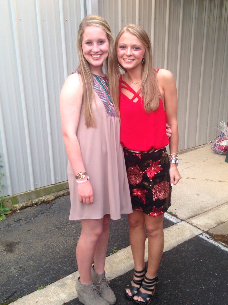 alaughter0999's tweet photo. @TheBurgSports π banquet #lhshoops https://t.co/sWlxqz6zIt