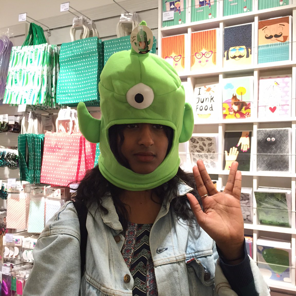 tabideee_'s tweet image. When you take me outside