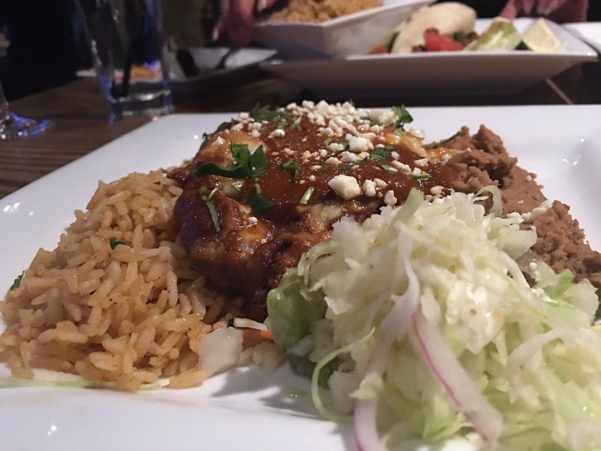 DeeWellsOSD's tweet photo. Great birthday dinner at @NicheDining Mezcal!! 🎉👣💯 #WorcesterMA #ygetapproved #molechicken #foodies @claudiasnell https://t.co/H1cNe7G2kr