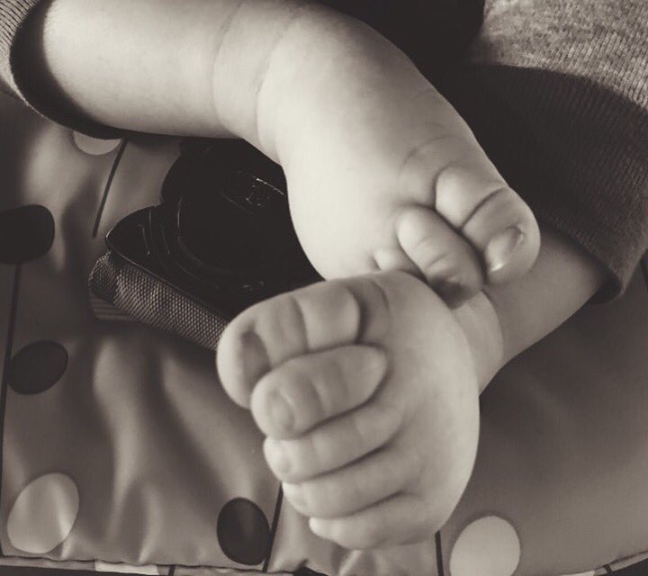onlyaseason's tweet photo. Someone needs to bottle up the cuteness that is #babyfeet #motherhood #onlyaseason https://t.co/zwPu3g1gjV