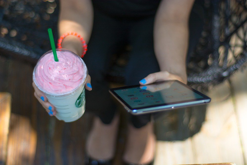 ¿Ya probaron el #BirthdayCakeFrappuccino de <a href="/StarbucksMex/">Starbucks México</a>? ¡Tienen que probarlo!