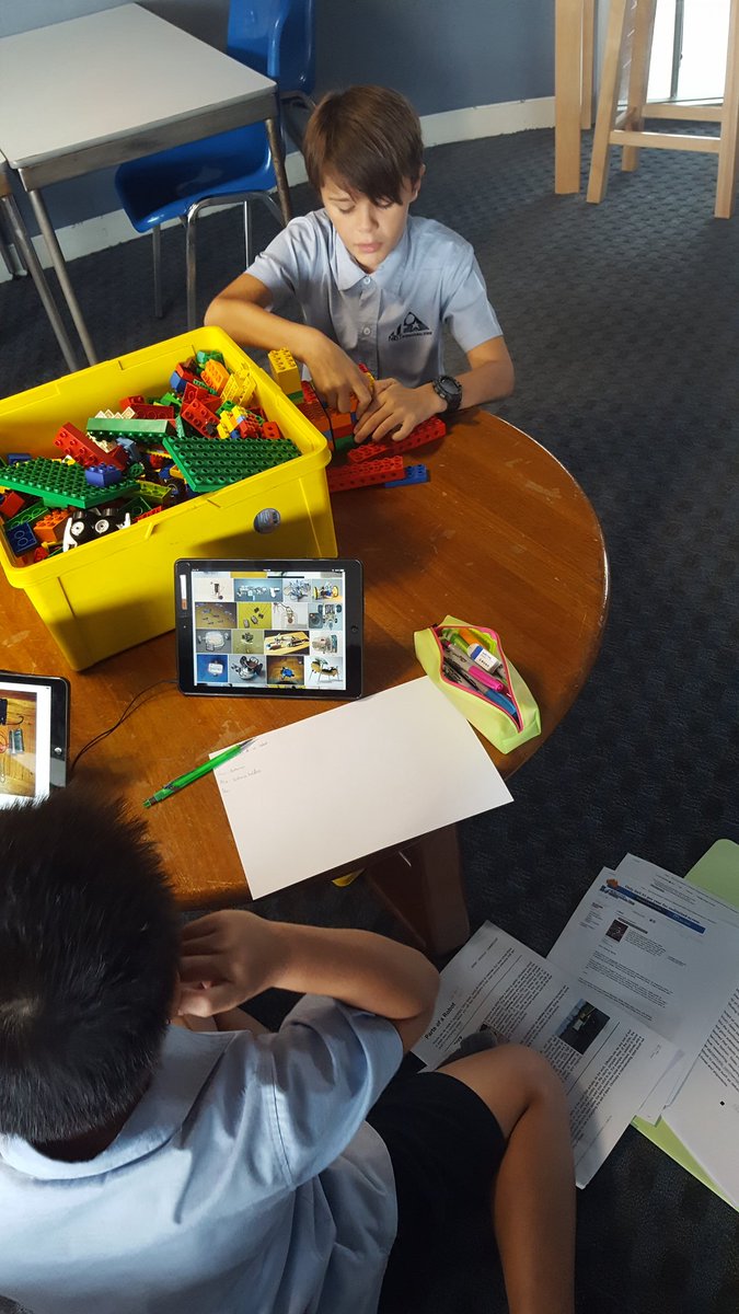 bourgeois1's tweet photo. Friday #1derworkshop. The full engagement, self-reflecting and amazing collaboration skills. A chance to shine! https://t.co/wMDlIdxZrr
