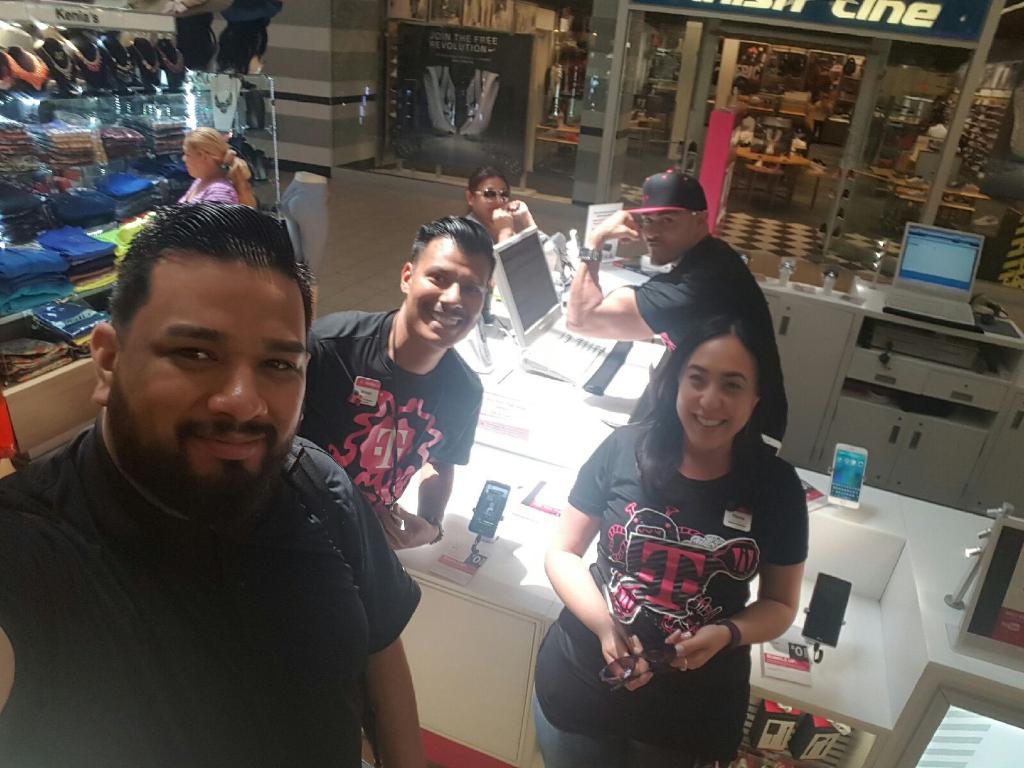 ismael_aguiniga's tweet photo. #norepeatthursday @TMobileAtWork #SWisbest @DancerVik #hustlegettingstronger https://t.co/p6hXYIzL72
