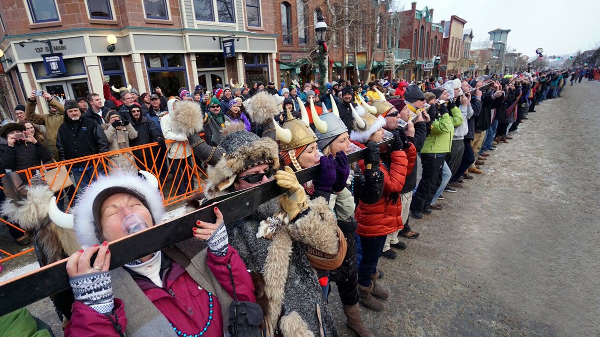 Happy Friday: an 800-person shot ski: bit.ly/1P54x0i