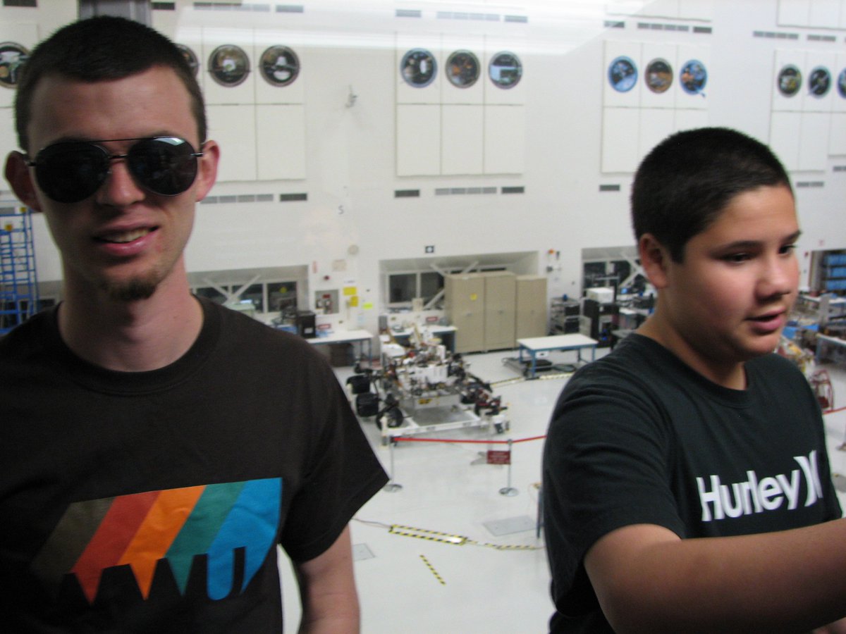 TheRoryRoss's tweet image. #TBT When I was in college studying #aerospace &amp;amp; got to see @MarsCuriosity prior to it&apos;s launch! #SupportSTEM