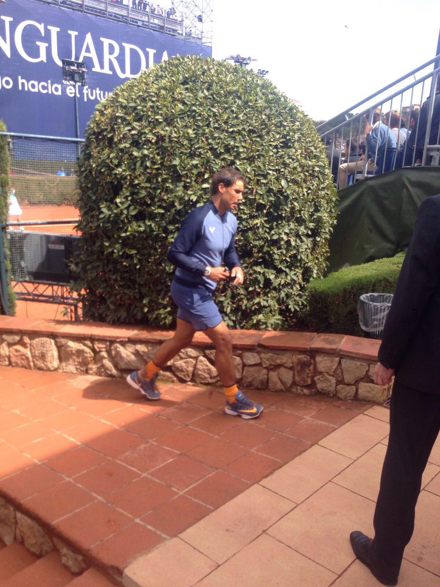 queseru's tweet photo. #bcnopenbs Disfrutando del #tenis #Godo #EquipoLaAntigua @RafaelNadal  A Tope en #Villagelange con @MARIACALABUIGCH https://t.co/92cPVo6pWd