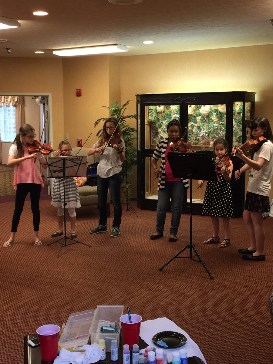 callensmom2014's tweet photo. Violinist #Themedinner #frenchquarter @WestRiverHC @TrilogyLiving @rbufford https://t.co/hCkUJc3L0T