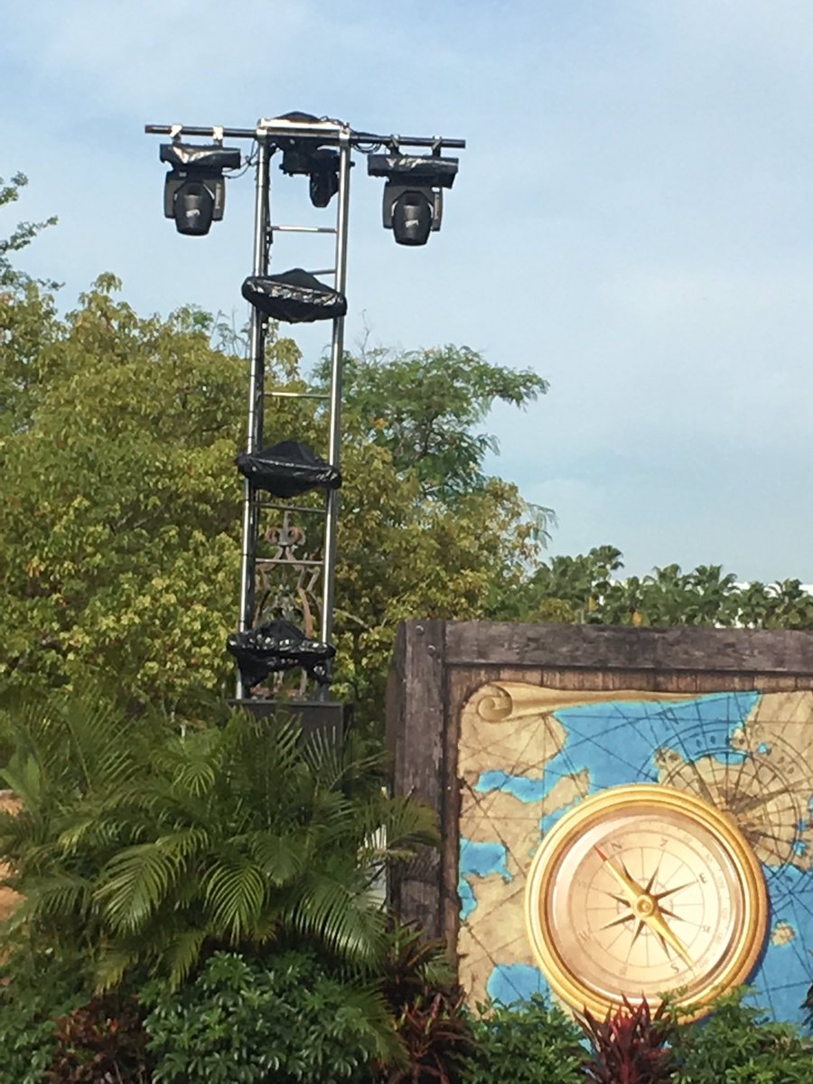 You know your a techie when you look at the lights in amusement parks